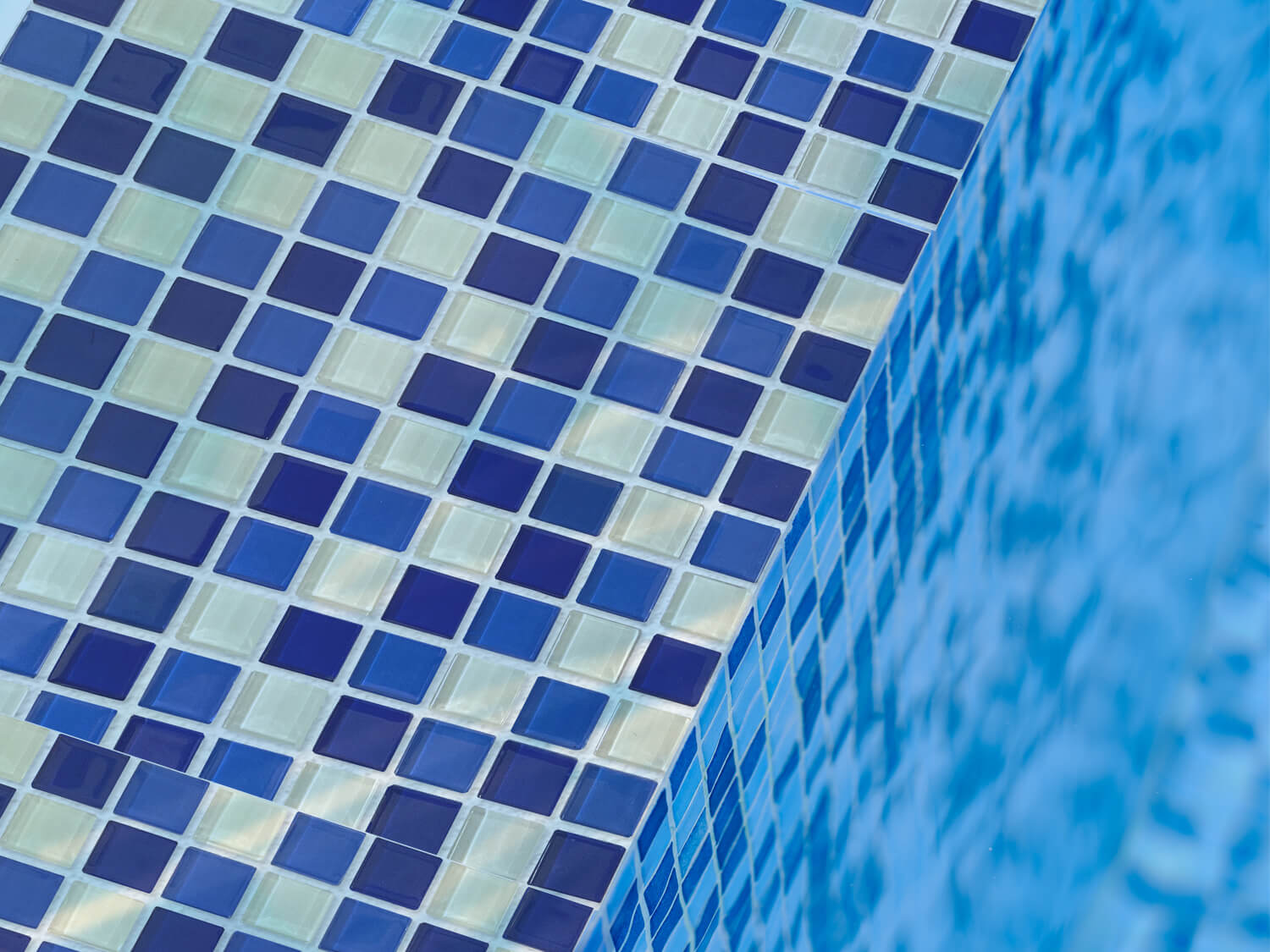 Light Blue Crystal Glass Pool Mosaic - 300 x 300 x 4mm